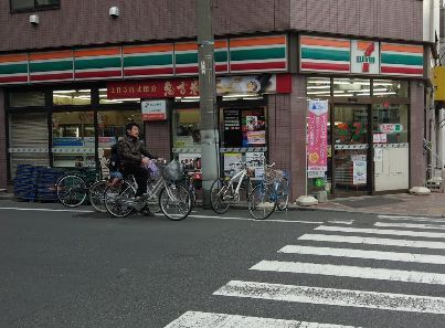 近くのセブンイレブン墨田菊川店まで127m（徒歩2分）