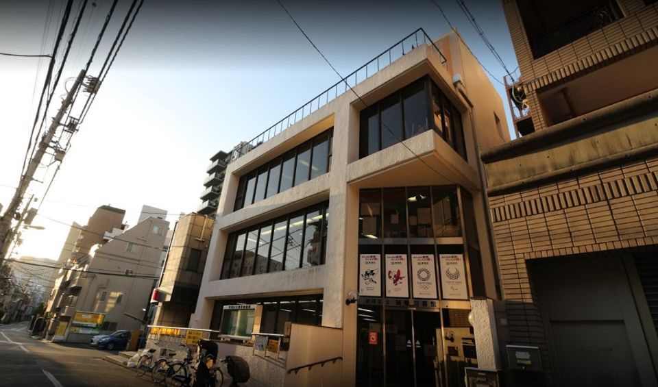 近くの新宿区立鶴巻図書館まで230m（徒歩3分）