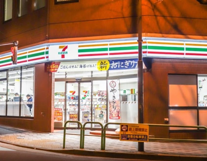 近くのセブンイレブン九段南大妻通り店まで70m(徒歩1分)