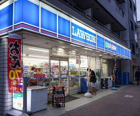 近くのローソン浅草四丁目店まで303m（徒歩4分）
