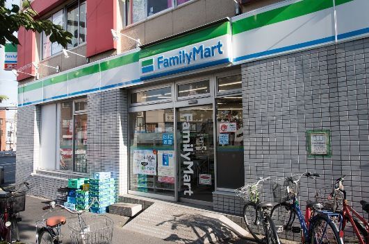 近くのファミリーマート 三ノ輪店まで268m（徒歩4分）