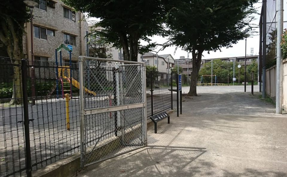 近くの中野区立高根公園まで259m（徒歩4分）