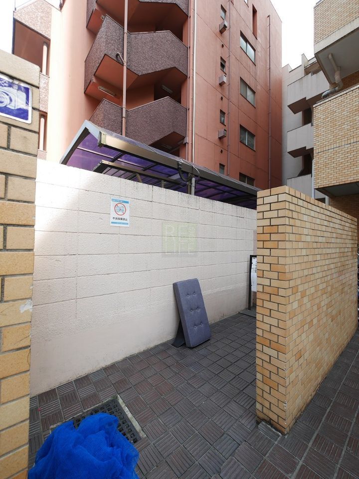 近くにライオンズマンション新宿5丁目あり