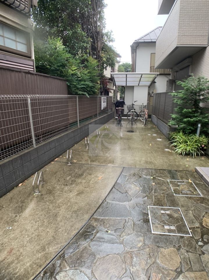 近くにD-room西ヶ原あり