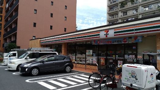 近くのセブンイレブン荒川東日暮里２丁目店まで64m（徒歩1分）