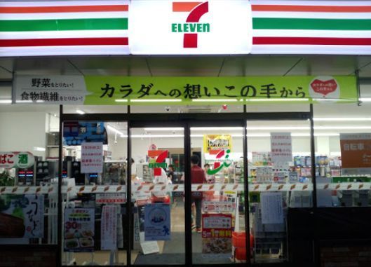 近くのセブンイレブン墨田東駒形３丁目店まで111m（徒歩2分）