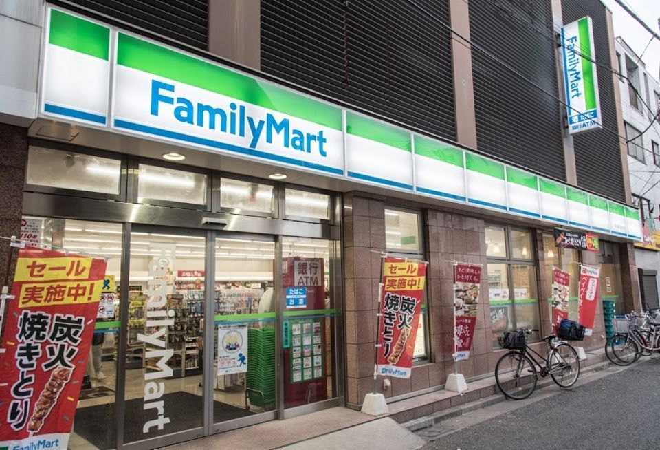 近くのファミリーマート　新井薬師前駅南店まで208m（徒歩3分）
