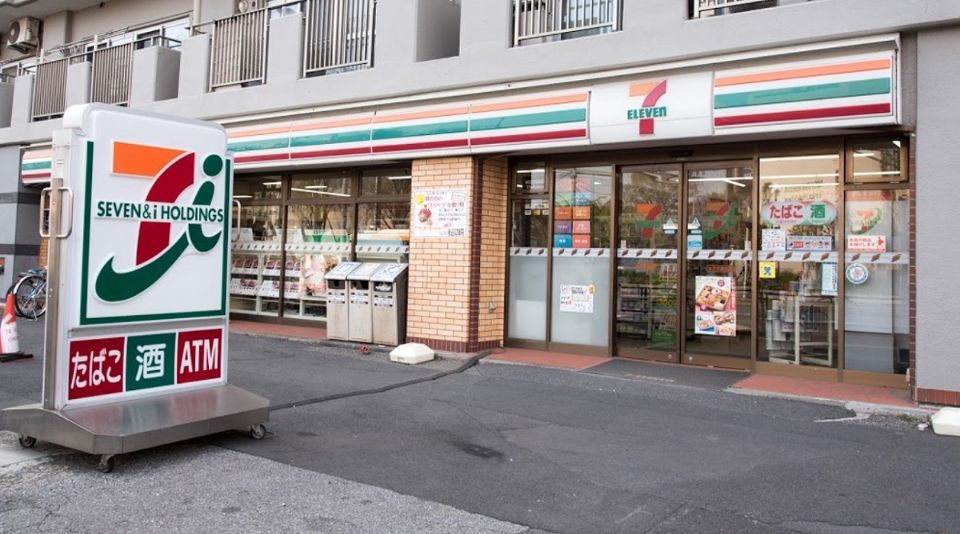 近くのファミリーマート 新宿中落合三丁目店まで345m(徒歩5分)