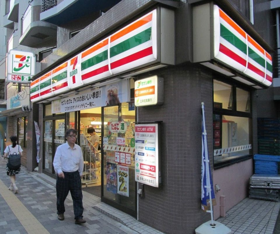 近くのセブンイレブン　新宿西早稲田３丁目店まで185m（徒歩3分）