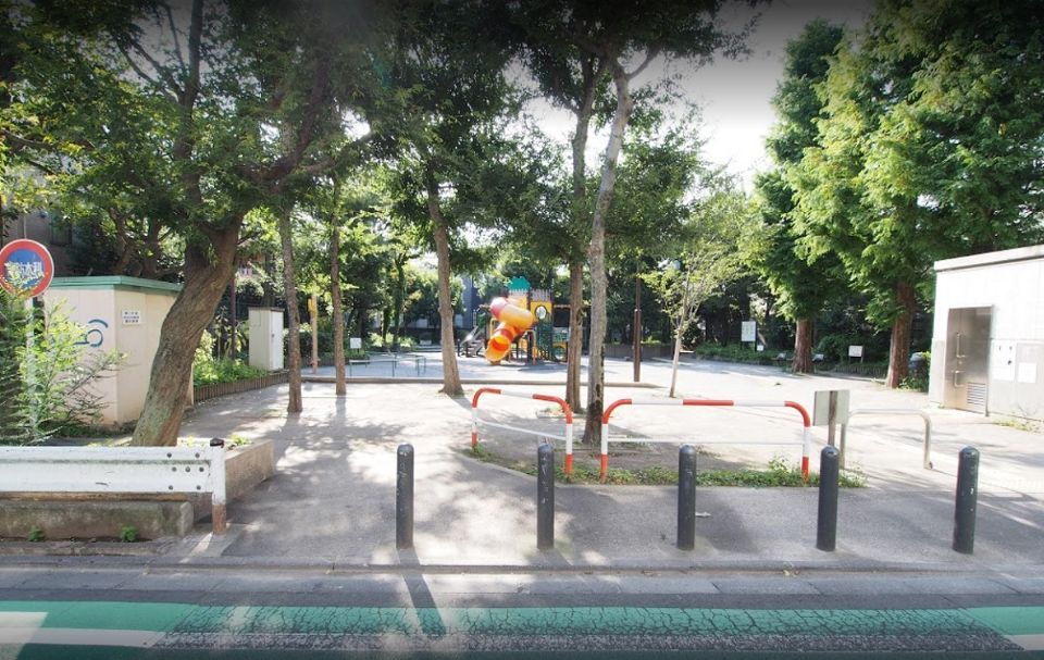 近くの新宿区立抜弁天北公園まで793m（徒歩10分）