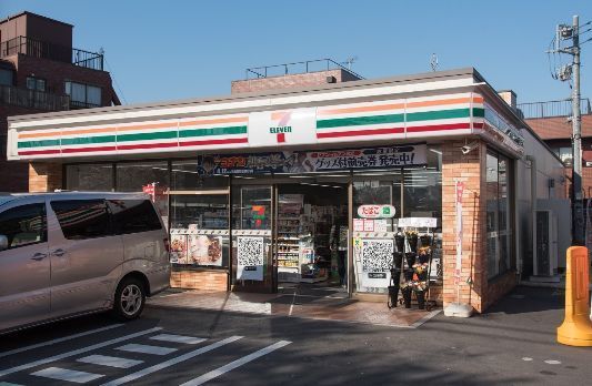 近くのセブンイレブン上野桜木2丁目店まで555m(徒歩7分)