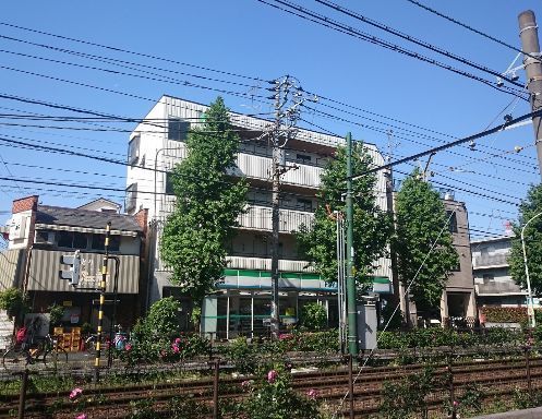 近くのファミリーマート 荒川東尾久店まで440m（徒歩6分）