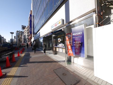 近くのみずほ銀行　四谷支店まで666m（徒歩9分）