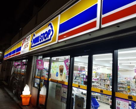 近くのミニストップ下谷店まで358m（徒歩5分）