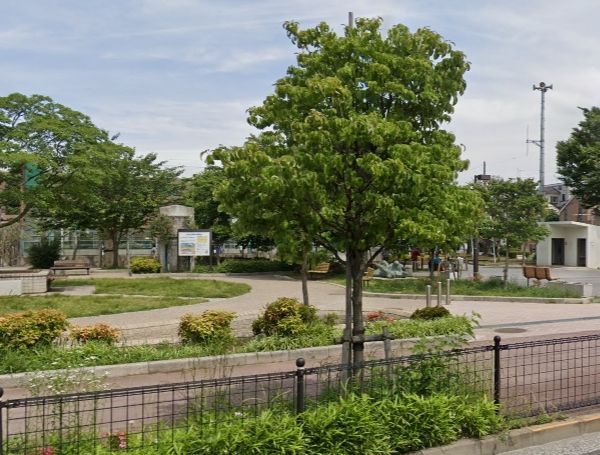 近くの世田谷区立小泉公園まで384m(徒歩5分)