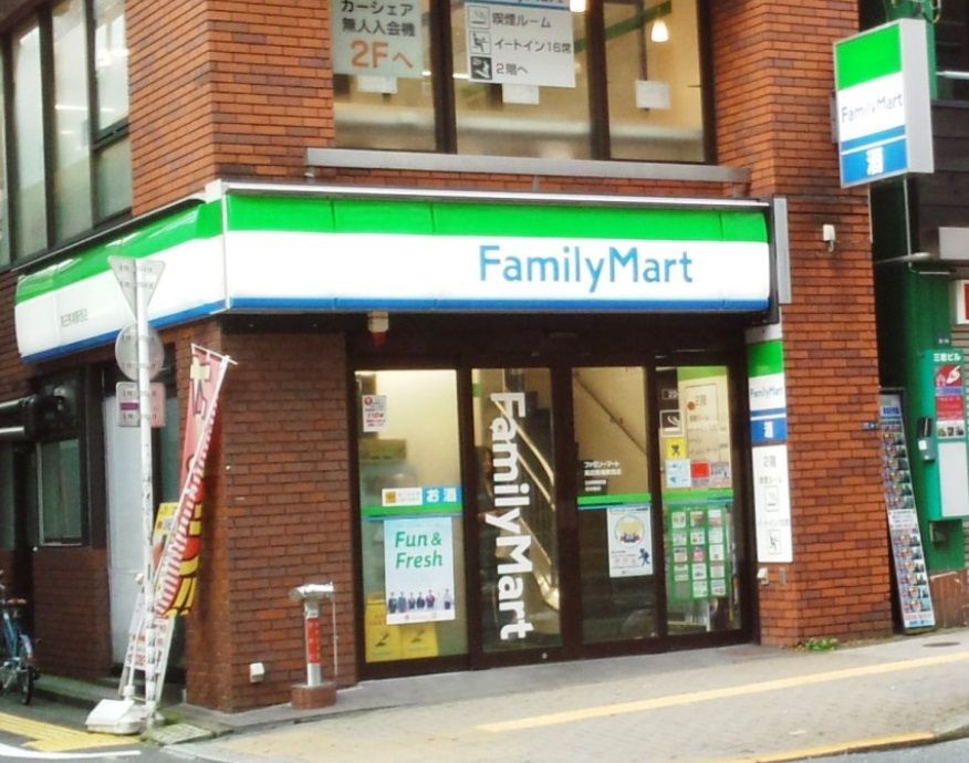 近くのファミリーマート　高田馬場駅西店まで181m（徒歩3分）