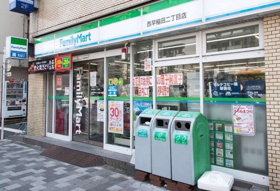 近くのファミリーマート 西早稲田二丁目店まで134m(徒歩2分)
