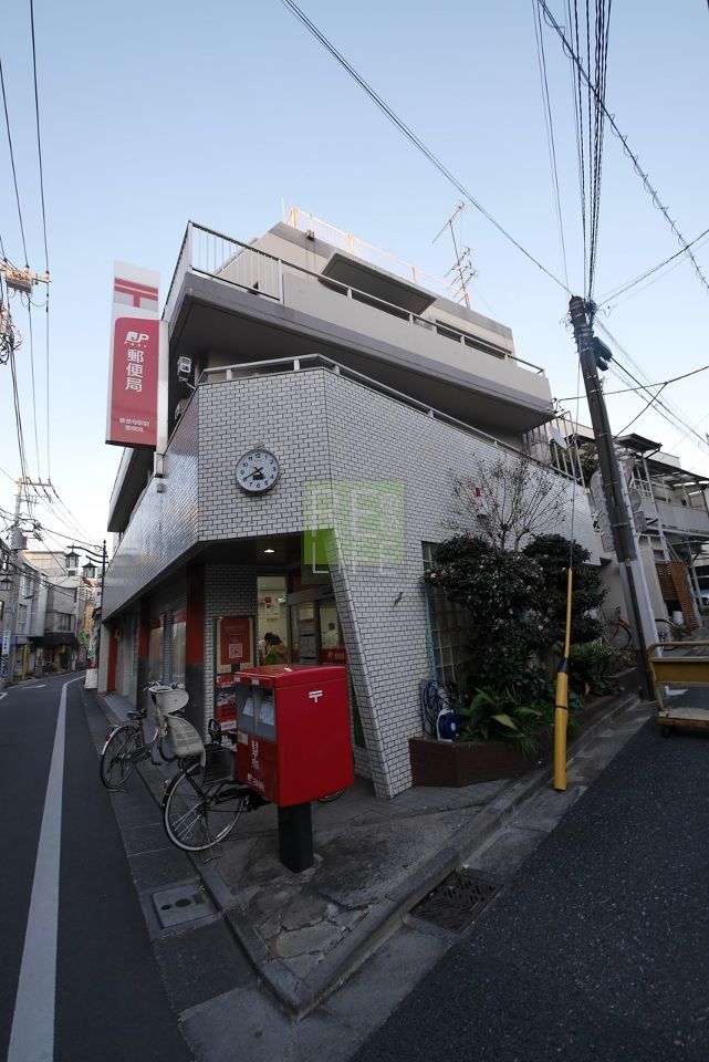 近くの豪徳寺駅前郵便局まで460m(徒歩6分)