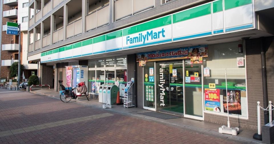 近くのファミリーマート　上落合二丁目店まで110m（徒歩2分）