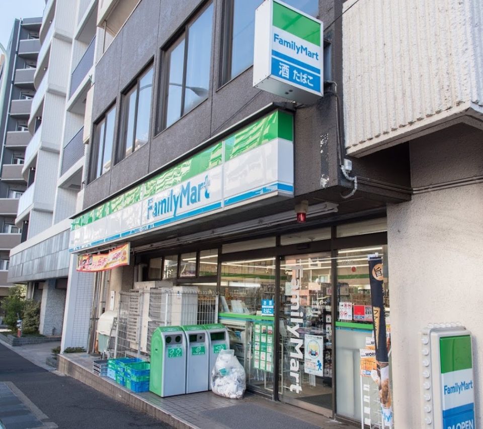 近くのファミリーマート　西早稲田三丁目店まで231m（徒歩3分）