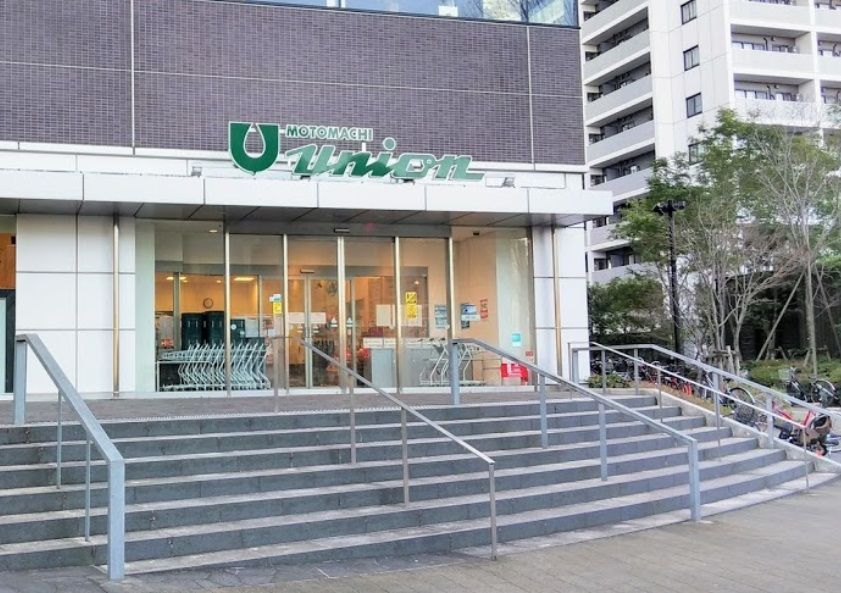 近くのもとまちユニオン　新宿店まで437m（徒歩6分）