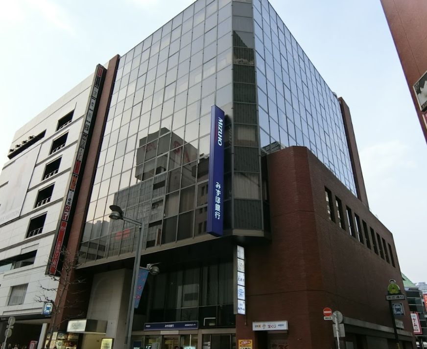 近くのみずほ銀行　新宿中央支店まで201m（徒歩3分）