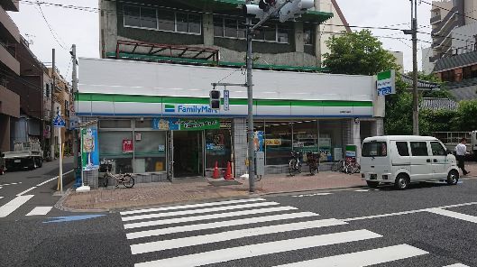 近くのファミリーマート台東松が谷店まで281m（徒歩4分）