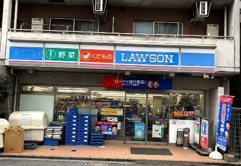 近くのローソン千束四丁目店まで82m（徒歩2分）