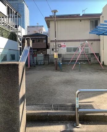 近くの横川南児童遊園まで94m（徒歩2分）