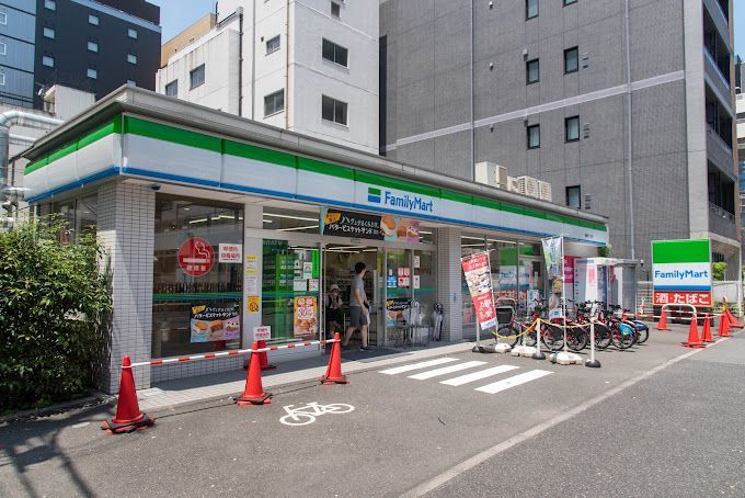 近くのファミリーマート 堀留町二丁目店まで91m（徒歩2分）