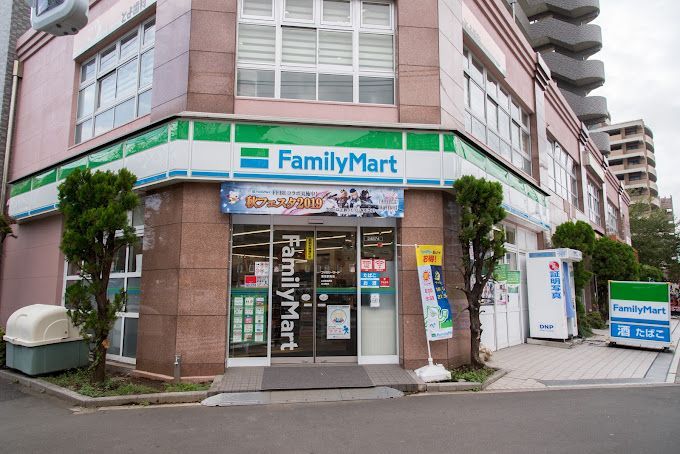 近くのファミリーマート 潮見駅南店まで61m(徒歩1分)