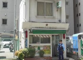 近くの中央警察署八丁堀交番まで67m（徒歩1分）