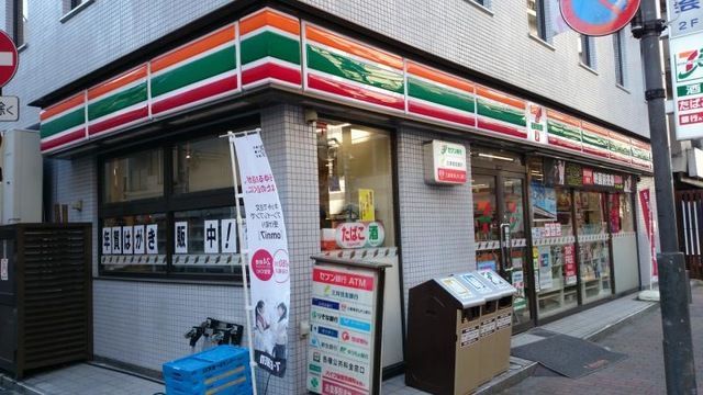 近くのコンビニまで23m（徒歩1分）