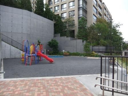 近くの宮崎町公園まで79m(徒歩1分)