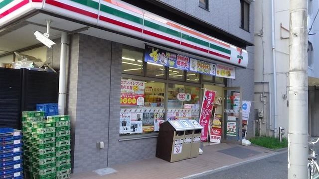 近くのコンビニまで131m（徒歩2分）