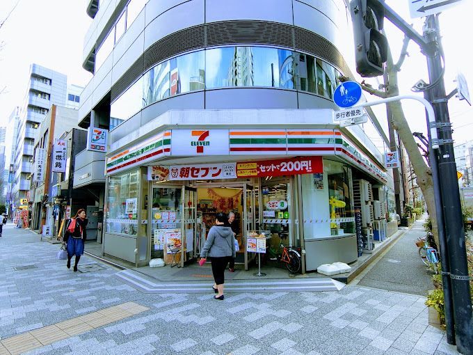 近くのセブンイレブン 日本橋久松町店まで121m（徒歩2分）