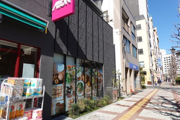 近くのまいばすけっと両国国技館通りまで104m（徒歩2分）