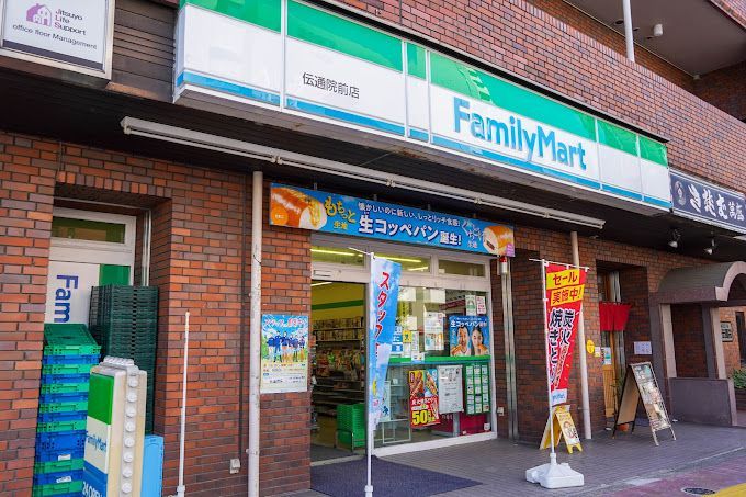 近くのファミリーマート 伝通院前店まで61m（徒歩1分）