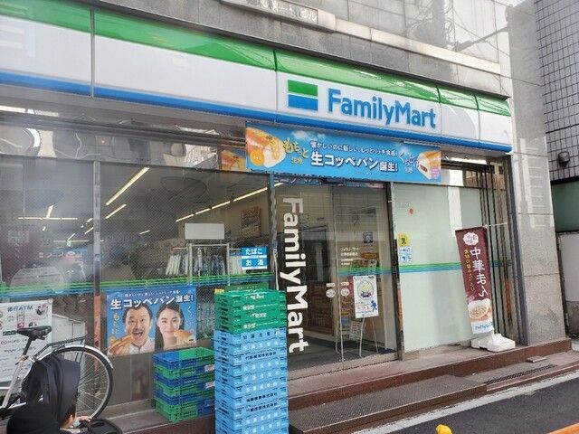 近くのファミリーマート 秋葉原駅前店まで147m（徒歩2分）