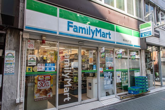 近くのファミリーマート 銀座柳通り店まで134m（徒歩2分）