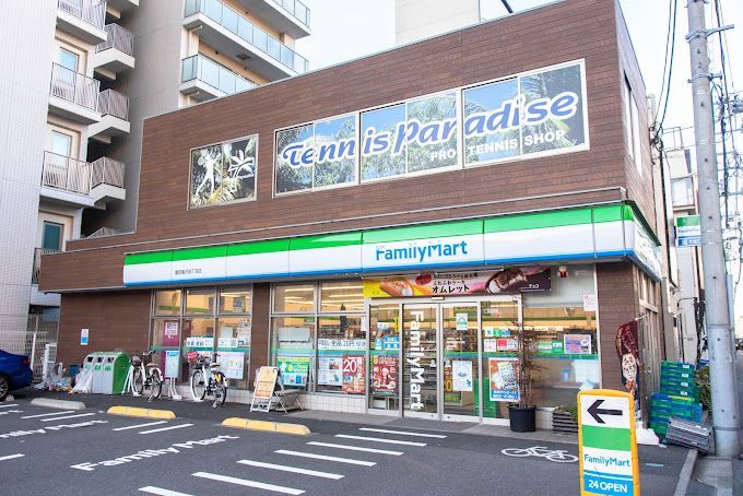 近くのファミリーマート 墨田亀沢四丁目店まで315m（徒歩4分）