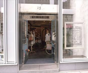 近くのBEARDSLEY 青山店まで42m(徒歩1分)