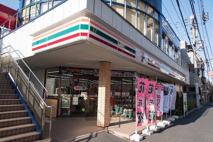 近くのセブンイレブン 台東谷中6丁目店まで306m（徒歩4分）