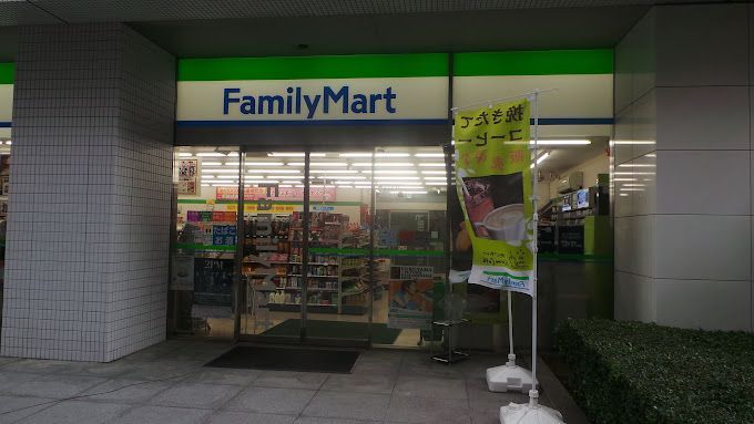 近くのファミリーマート 銀座松竹スクエア店まで45m（徒歩1分）