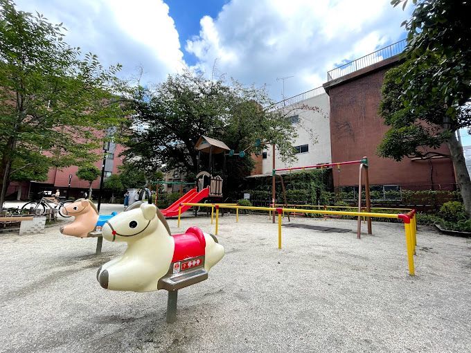 近くの立川第二児童遊園まで152m（徒歩2分）