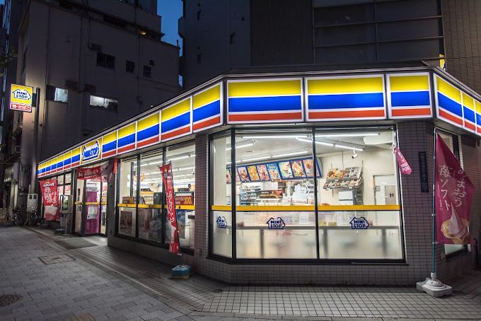 近くのコンビニまで140m（徒歩2分）