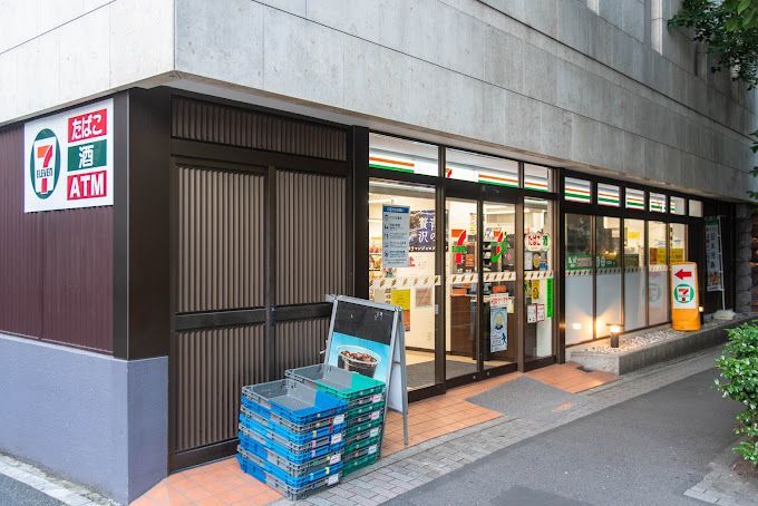 近くのコンビニまで107m（徒歩2分）