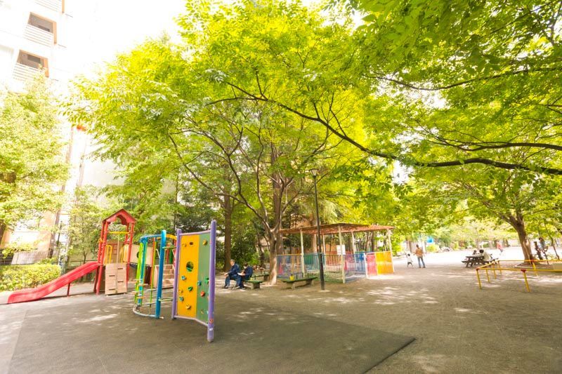 近くの堀留児童公園まで288m（徒歩4分）