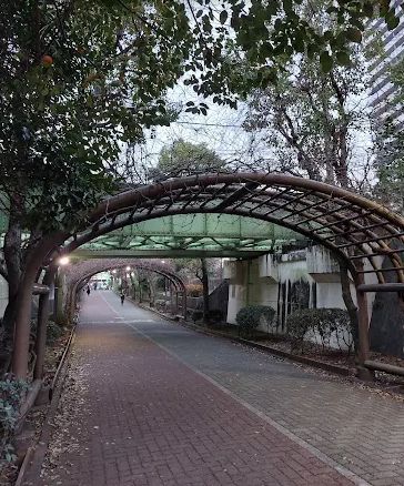 近くの南砂緑道公園まで533m（徒歩7分）