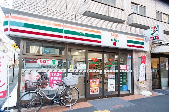 近くのセブンイレブン 根津駅前店まで329m（徒歩5分）
